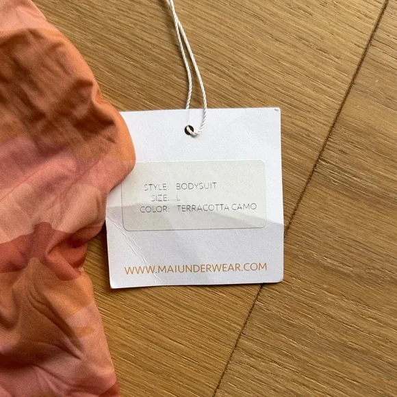 Mai Everydaybodysuit in terracotta camo, NWT size L - Picture 2 of 4